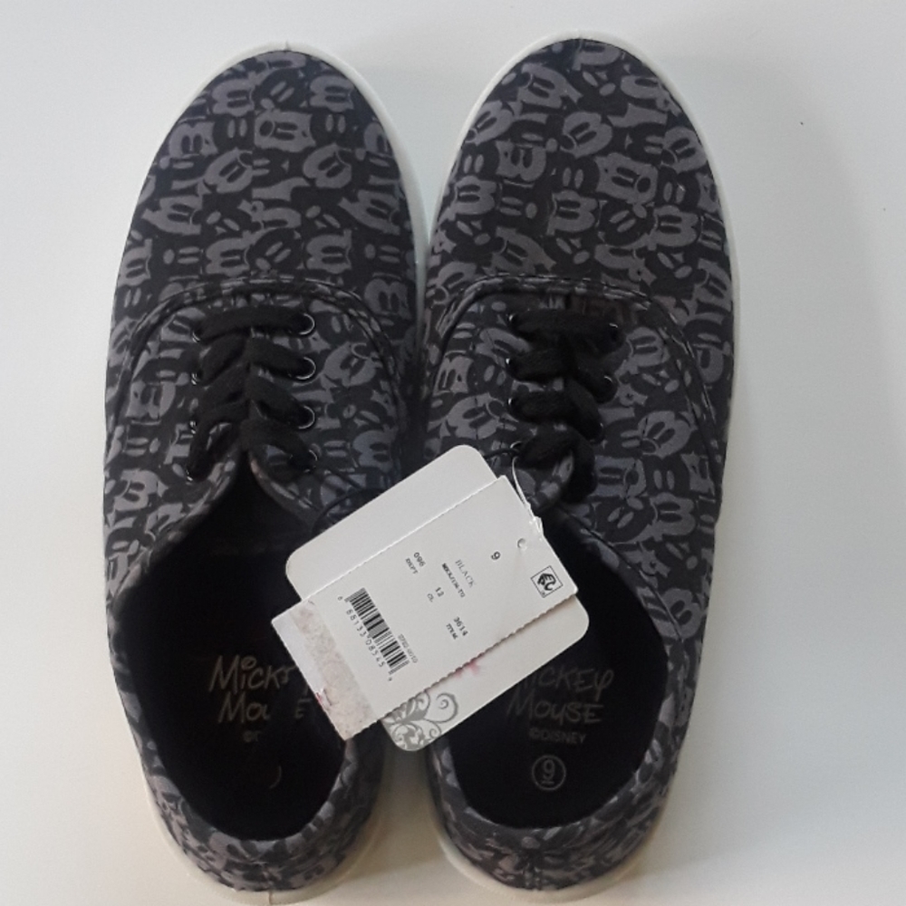 NWT Disney Mickey Mouse Canvas Shoes Size 9
